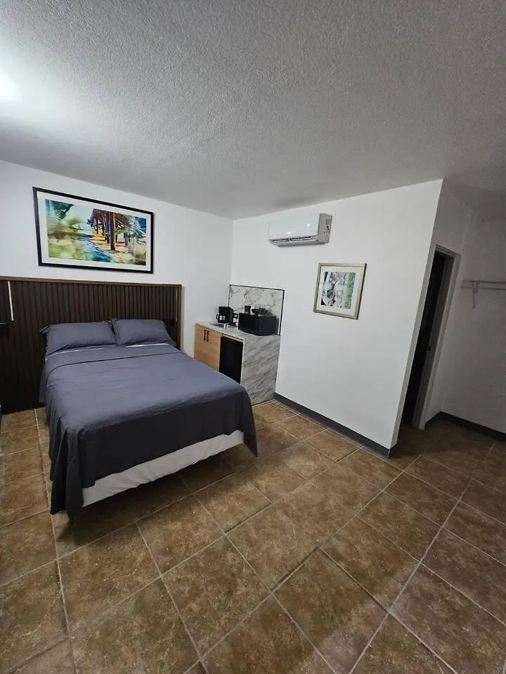 Santurce Studios Centrally Located 4 San Juan Apartment